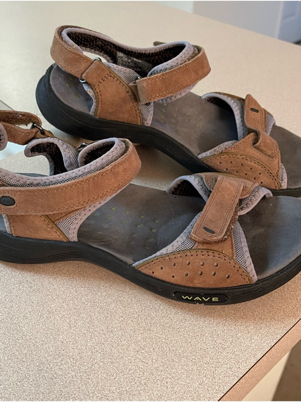 Clarks Wavewalk Women's Sandals
- Size 8M